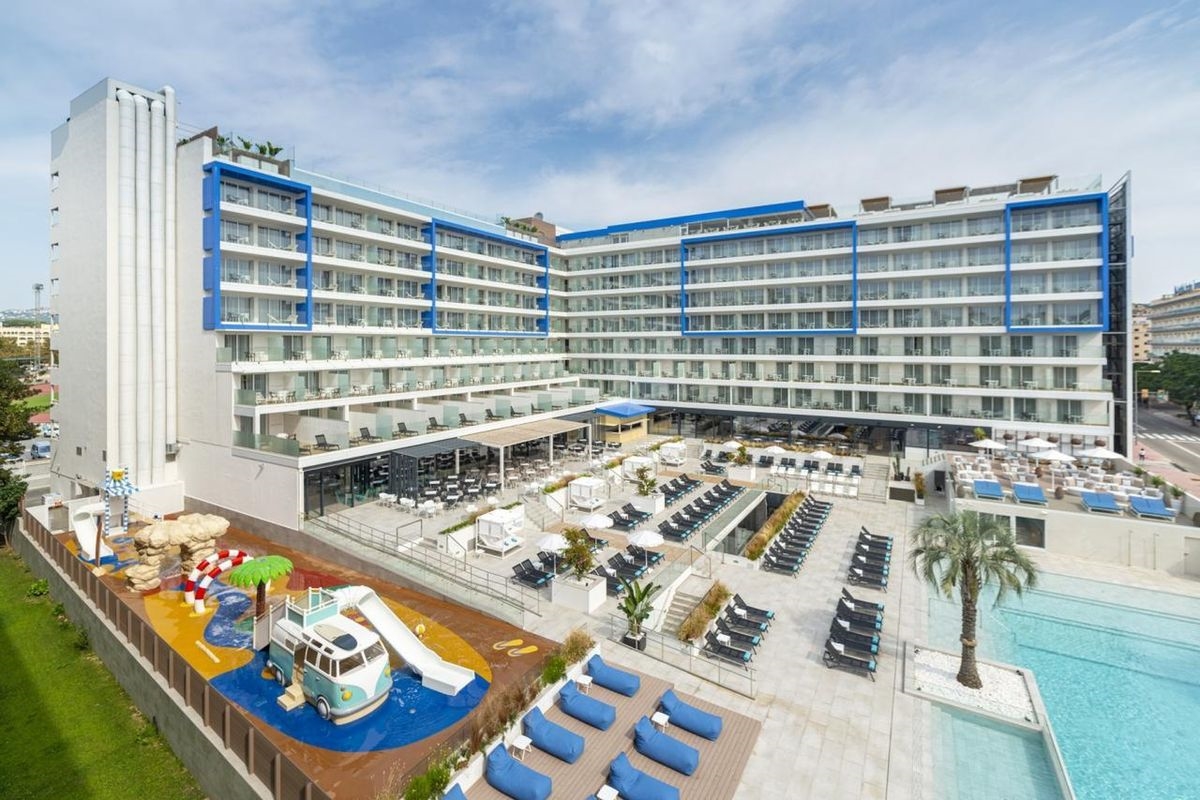 L'Azure Hotel 3