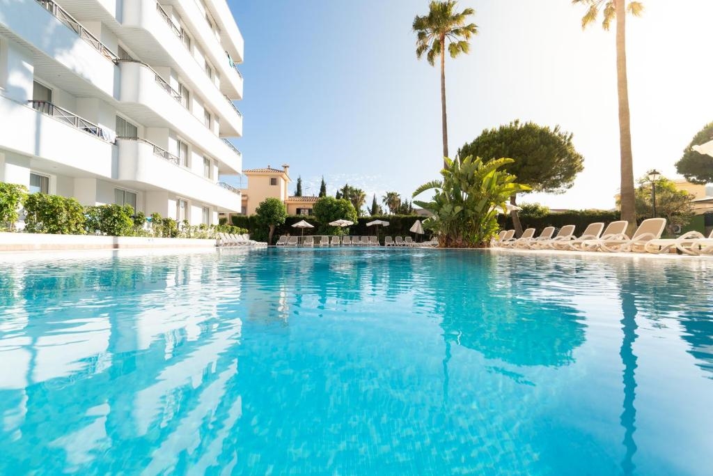 Tropicana Hotel 2