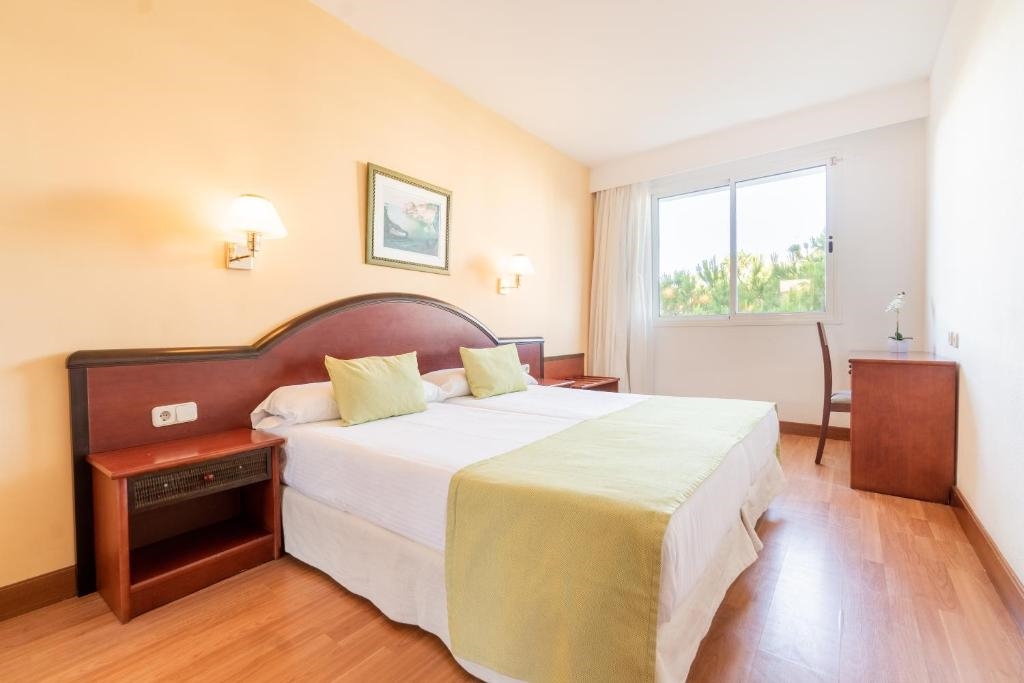 Tropicana Hotel 4