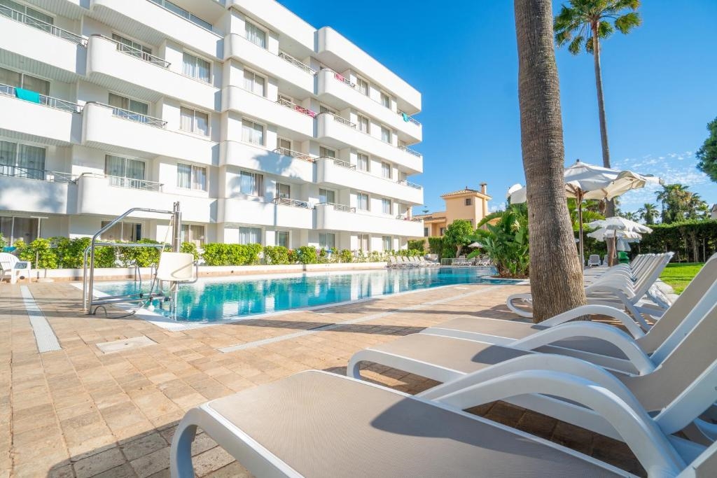 Tropicana Hotel 5