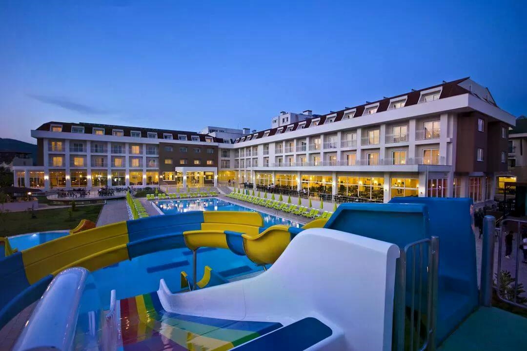 White Lilyum Hotel