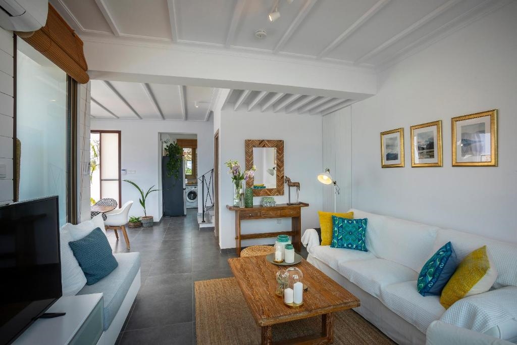 Chris Le Mare Luxury Villa 5