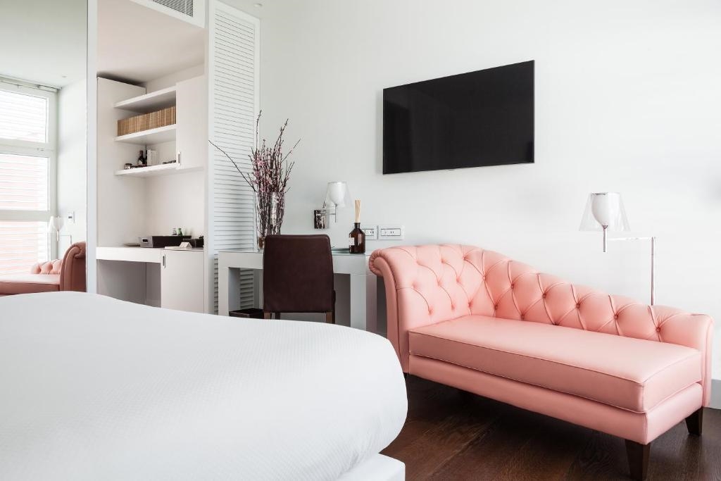 Magna Pars - L'Hotel a Parfum 3