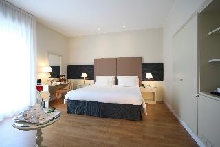 National Hotel 2