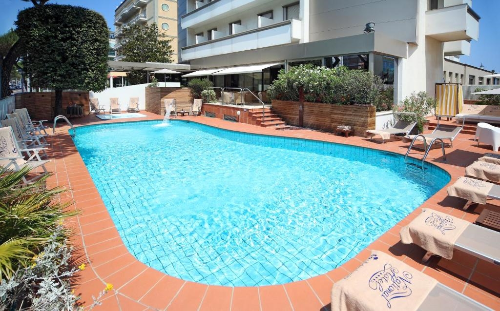 National Hotel 2