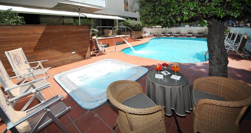 National Hotel 3