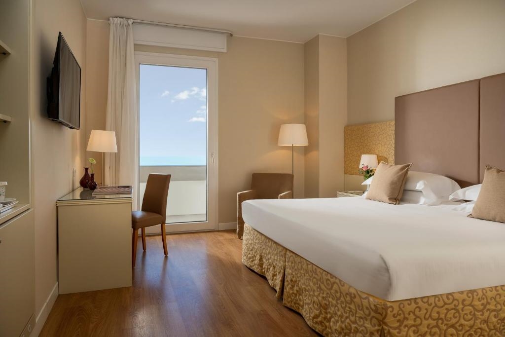 National Hotel 5