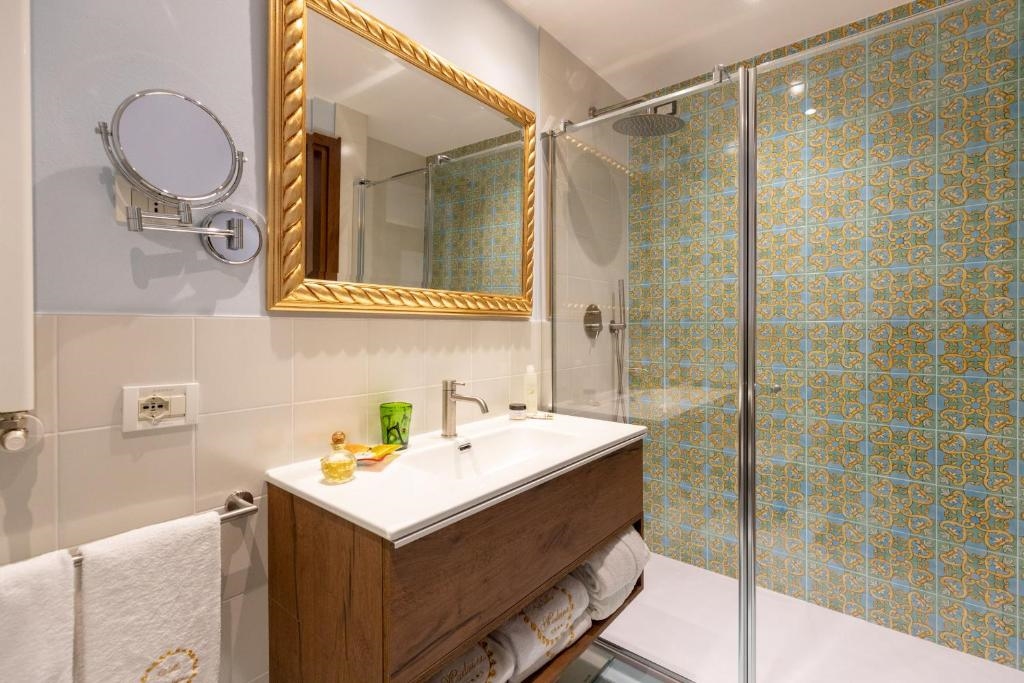 Villa Madrina Lovely and Dynamic Hotel 5
