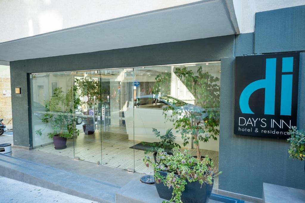 Day's Inn Hotel and Residence 2