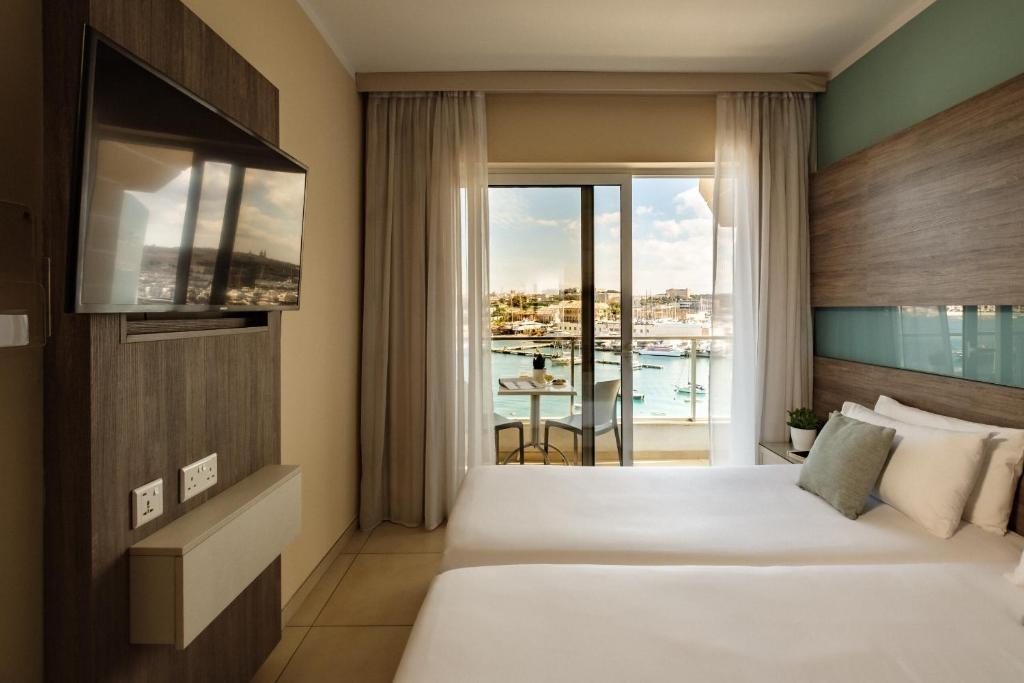 Hotel 115 The Strand Hotel and Suites 4