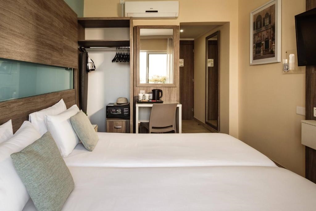 Hotel 115 The Strand Hotel and Suites 5
