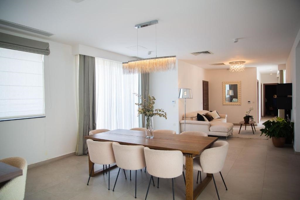 Pebbles Resort St Paul's Bay 5