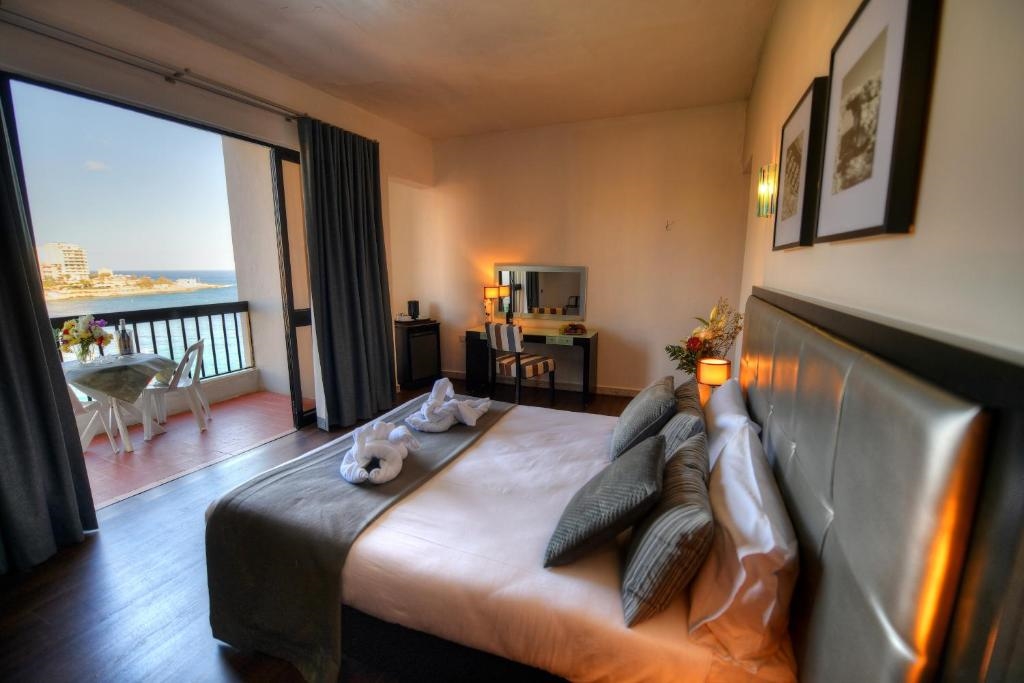 St. Julian's Bay Hotel 2