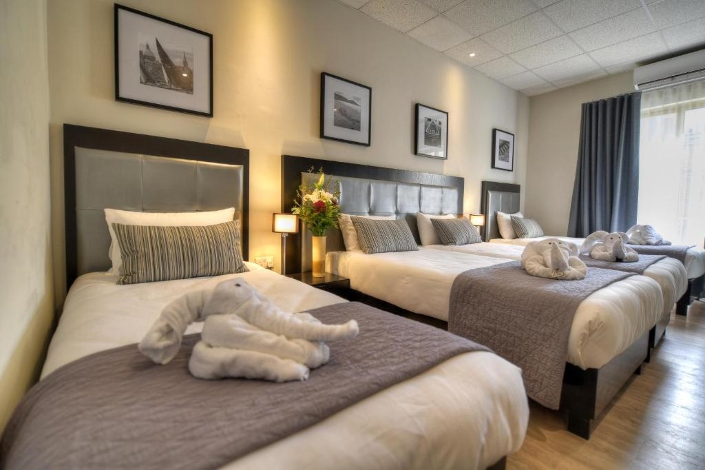 St. Julian's Bay Hotel 4
