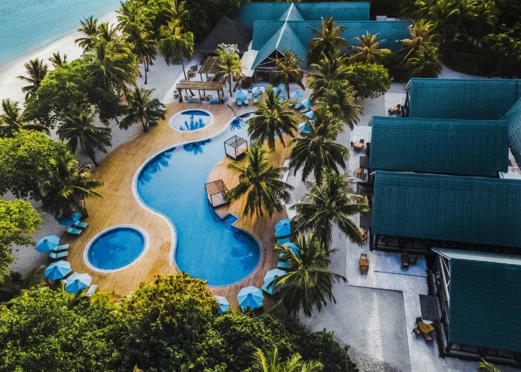 FURAVERI ISLAND RESORT 2