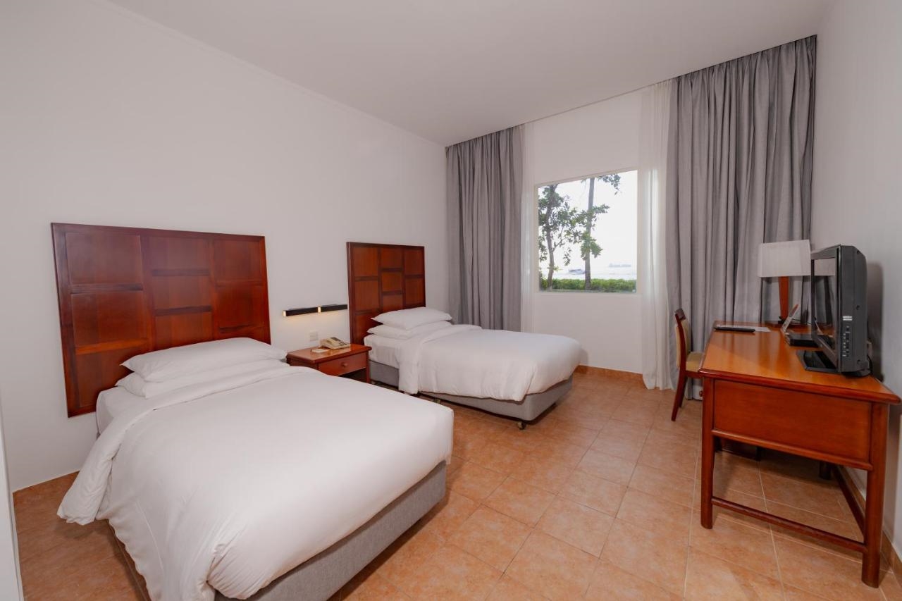 HULHULE ISLAND HOTEL 2