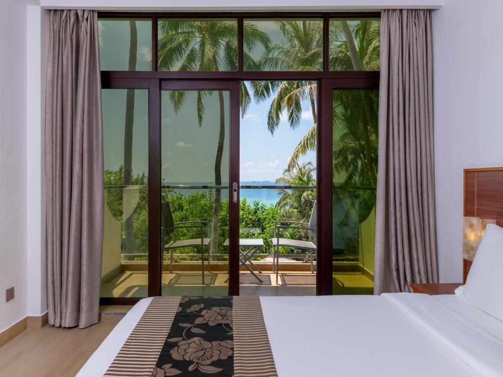 KAANI BEACH HOTEL 5