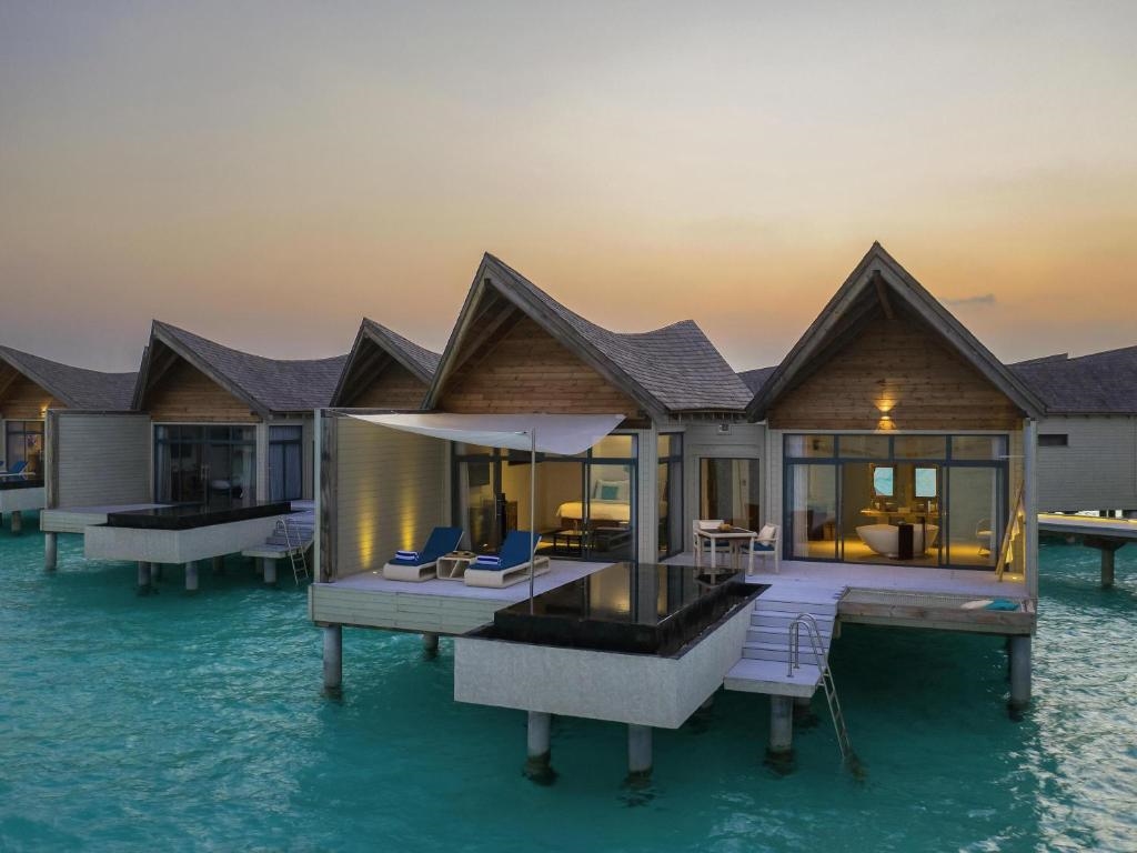 KUREDHIVARU RESORT & SPA (EX. MOVENPICK RESORT KUREDHIVARU) 4
