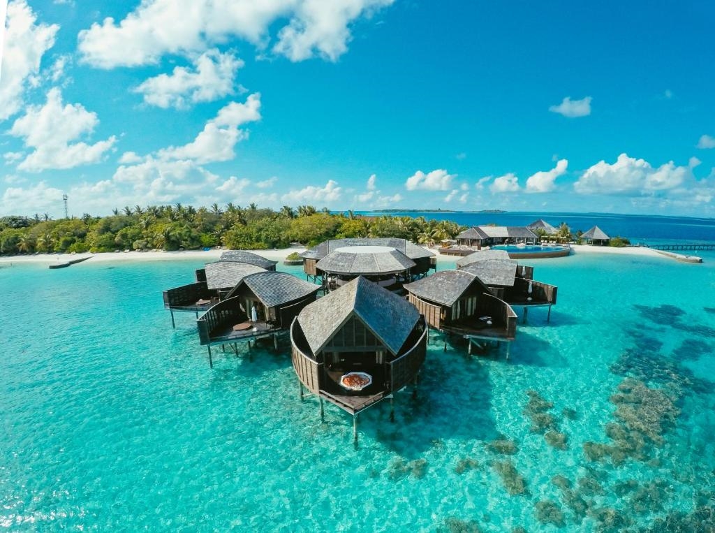 LILY BEACH RESORT & SPA AT HUVAHENDHOO 4