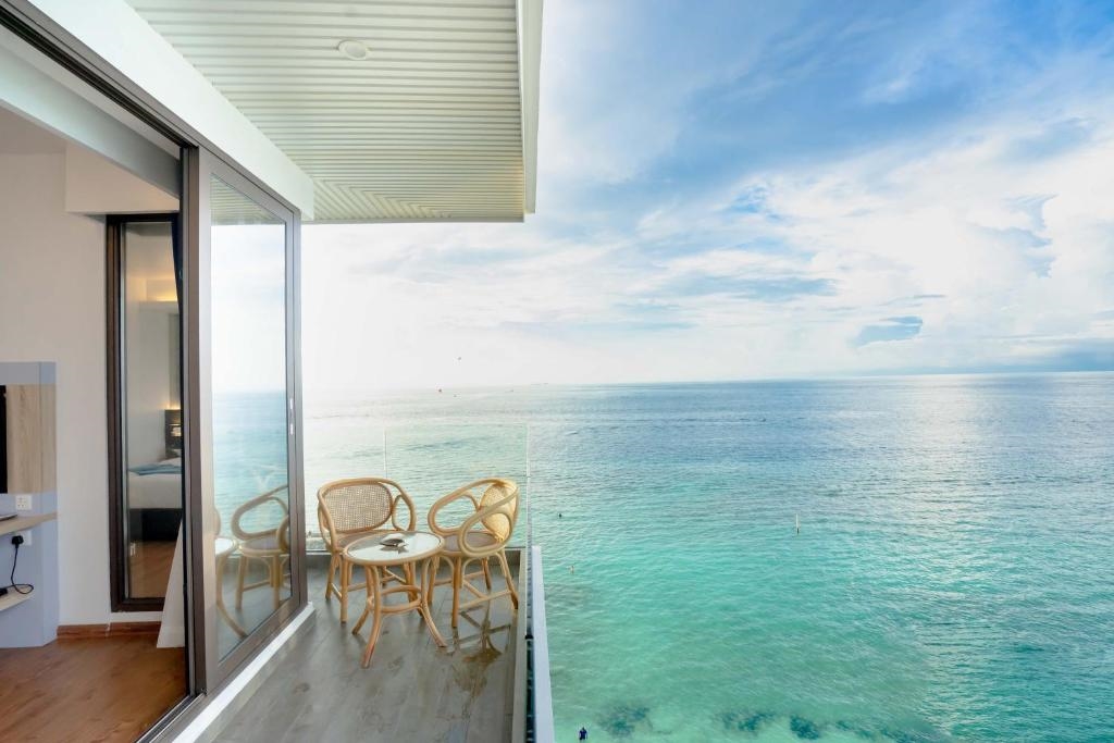 ARENA BEACH HOTEL 2