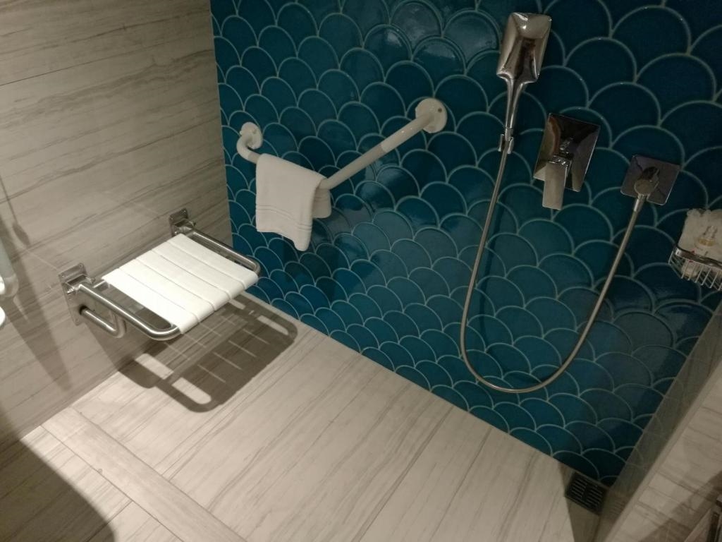 Acanthus and Cennet Barut Collectio 2