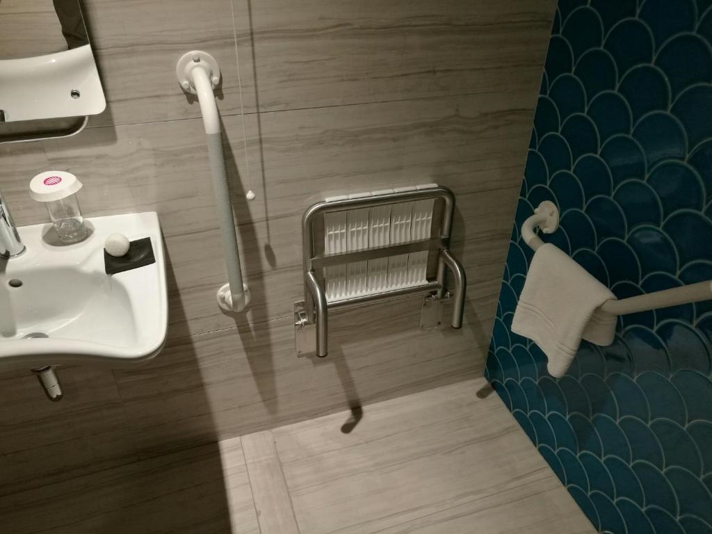 Acanthus and Cennet Barut Collectio 3
