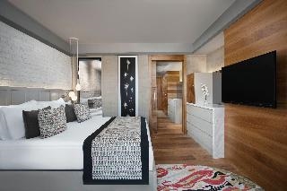Acanthus and Cennet Barut Collectio