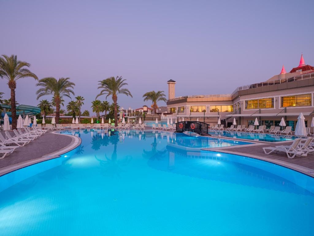 Aydinbey Famous Resort 4