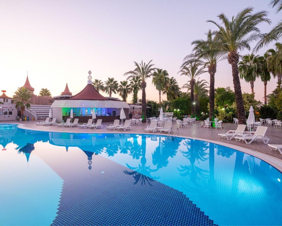 Aydinbey Famous Resort 5