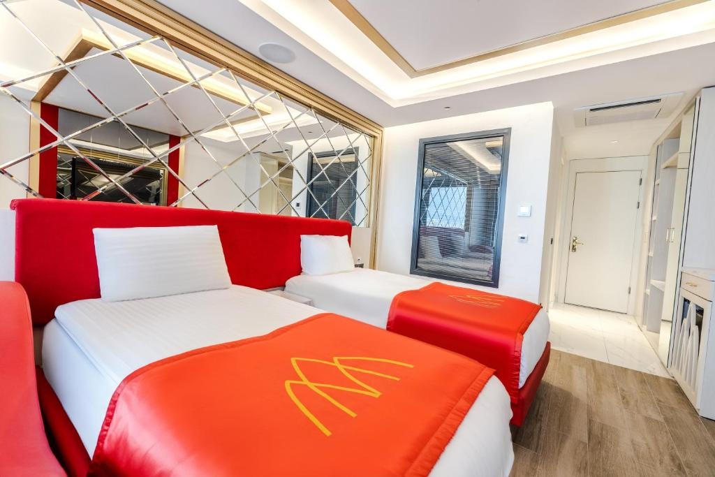 Granada Luxury Red 4