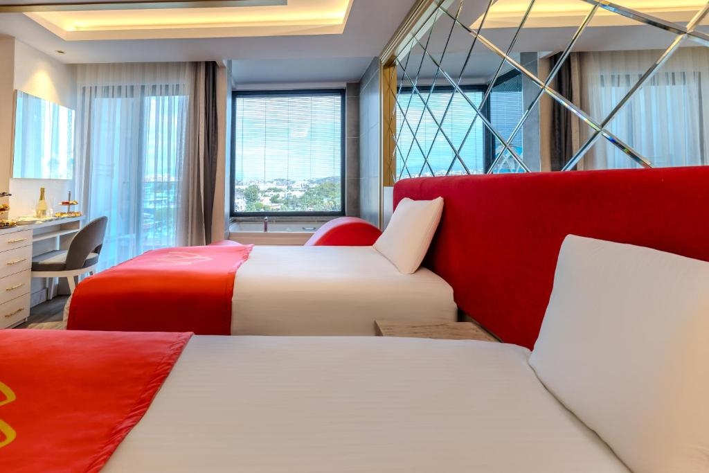 Granada Luxury Red 5