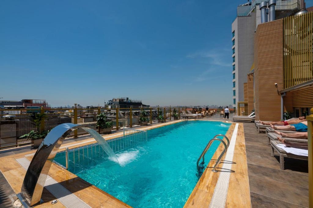 Ramada by Wyndham Istanbul Pera 3