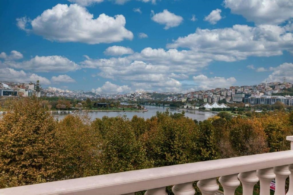 Ramada By Wyndham Istanbul Golden Horn 5