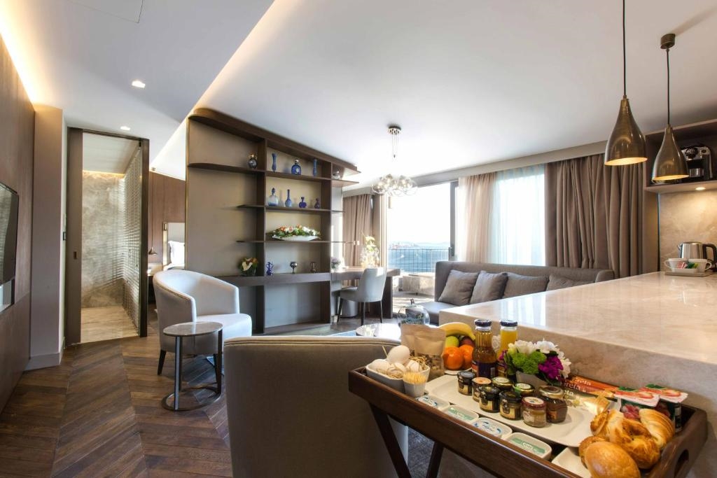 Noble22 Suites 2