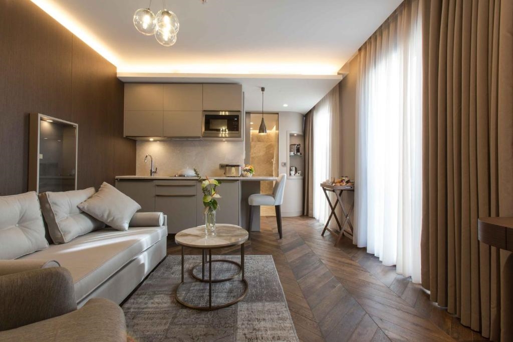 Noble22 Suites 5