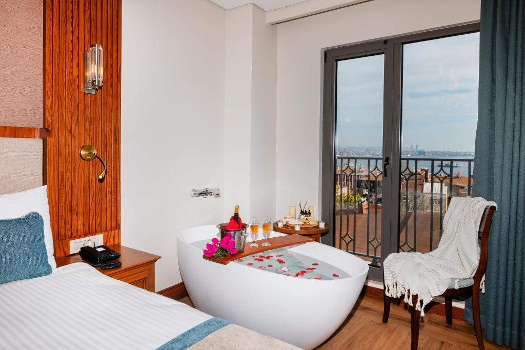 Triton Hotel 5