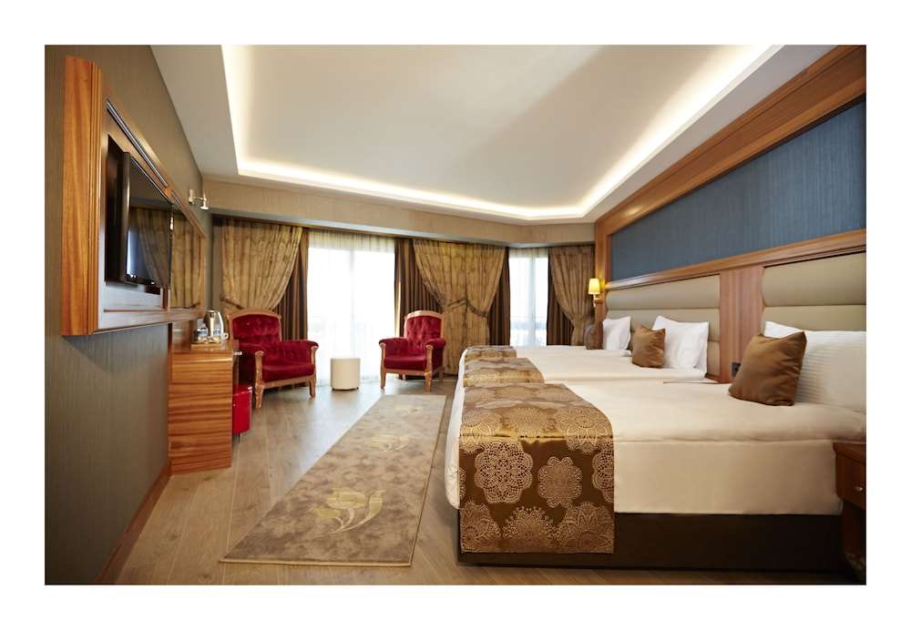 Ilkbal Deluxe Hotel 4