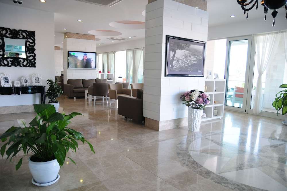 Alesta Yacht Hotel 5