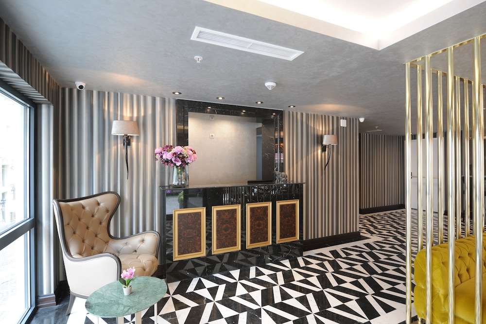 Le Petit Palace Hotel 2