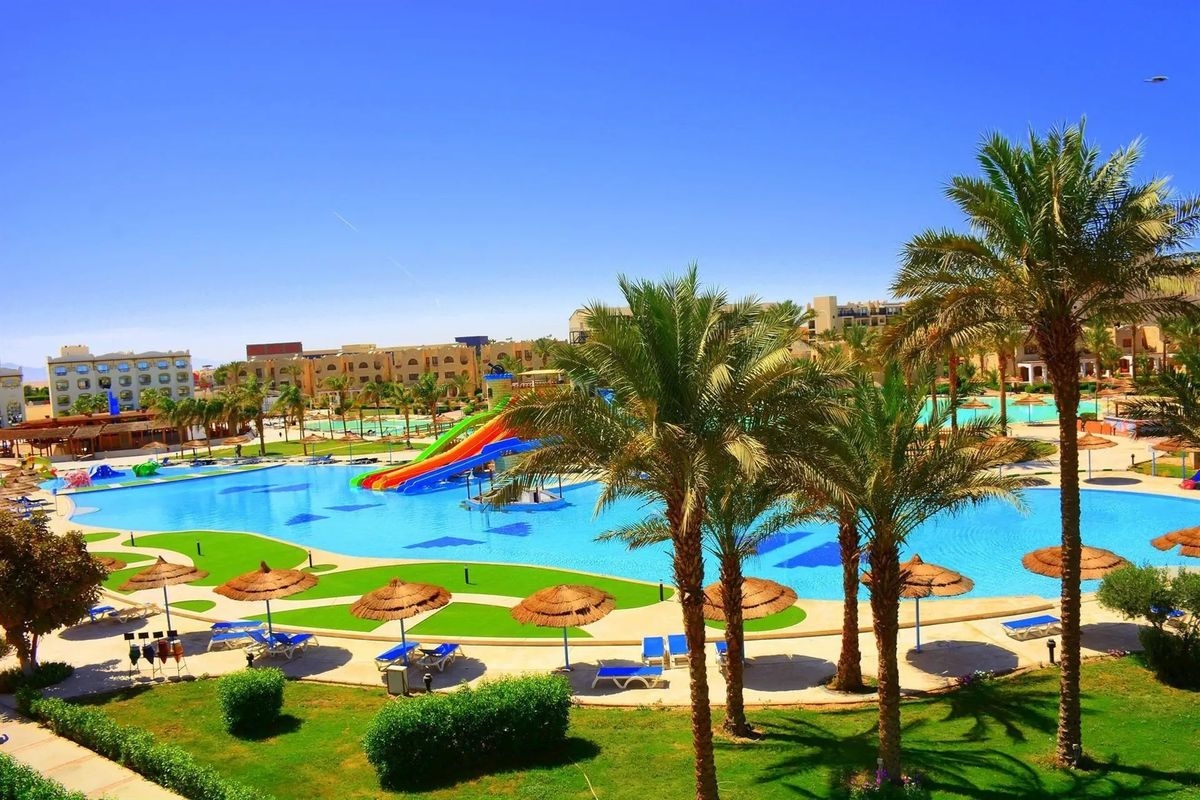 Royal Lagoons Resort & Aqua Park 3