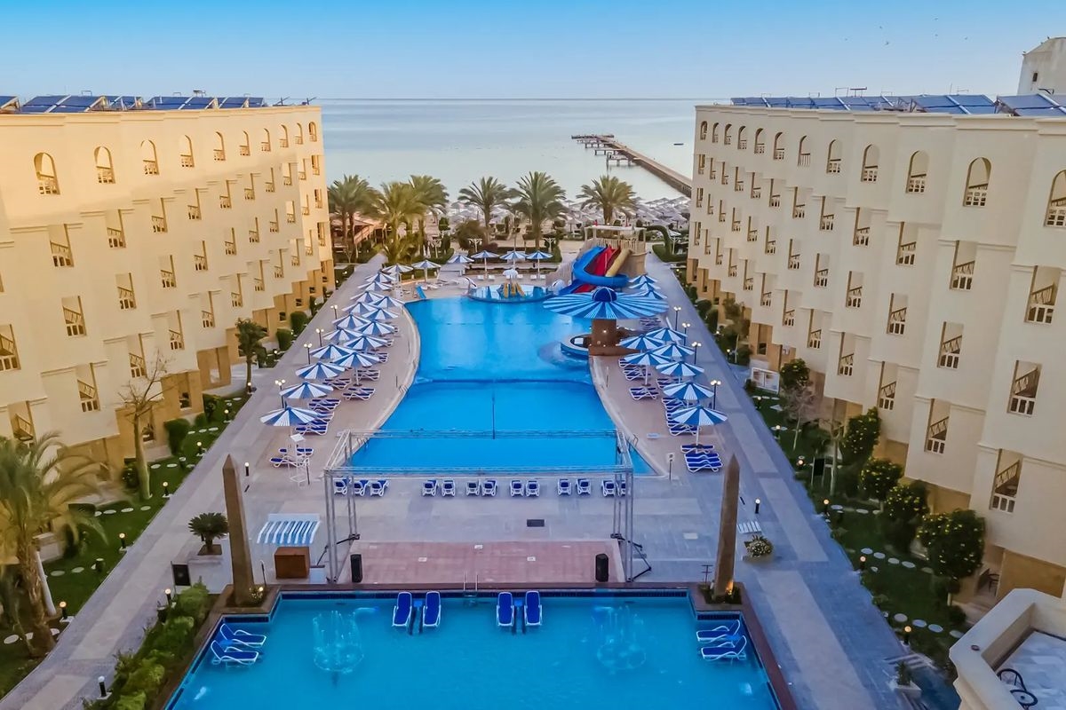 AMC Royal Hotel & Spa 4