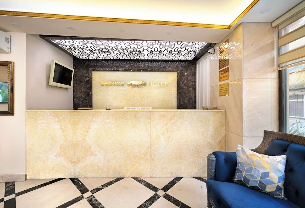 Deluxe Newport Hotel 2