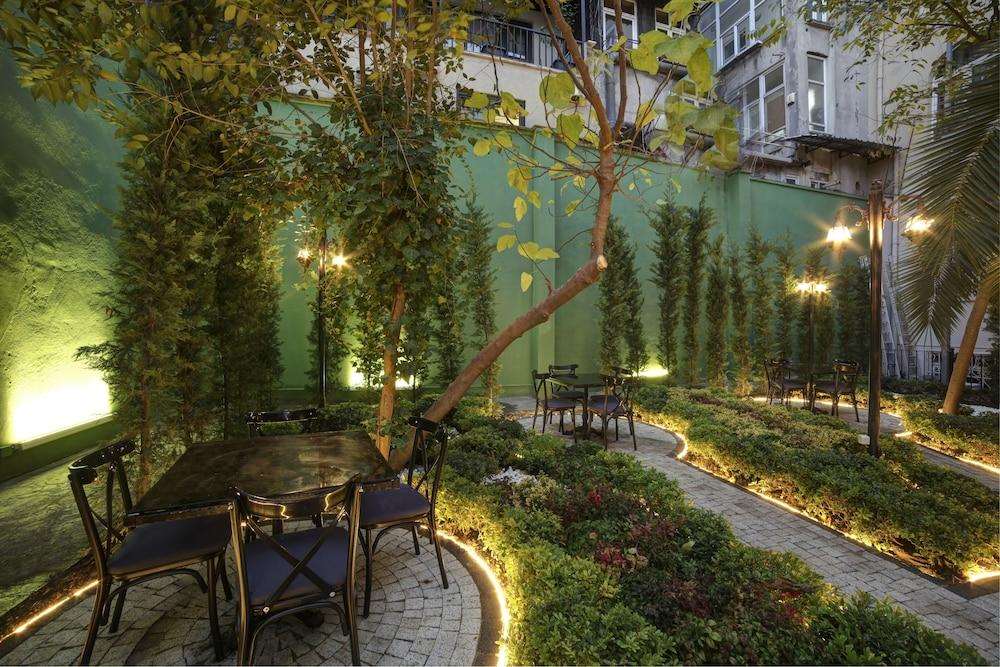 Walton Gardens Pera 5