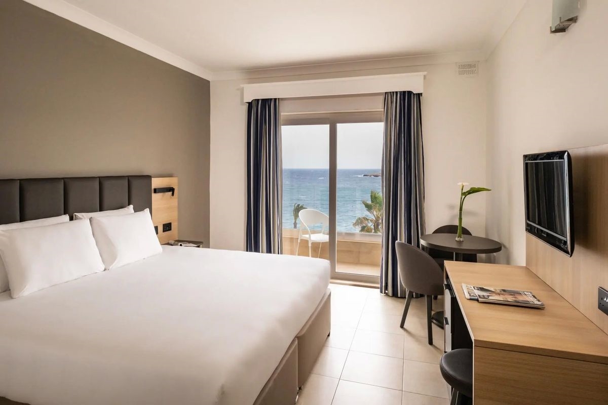 Qawra Palace Resort Spa 3