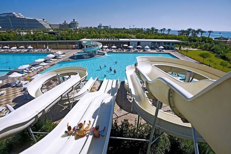Nirvana Cosmopolitan Lara Hotel