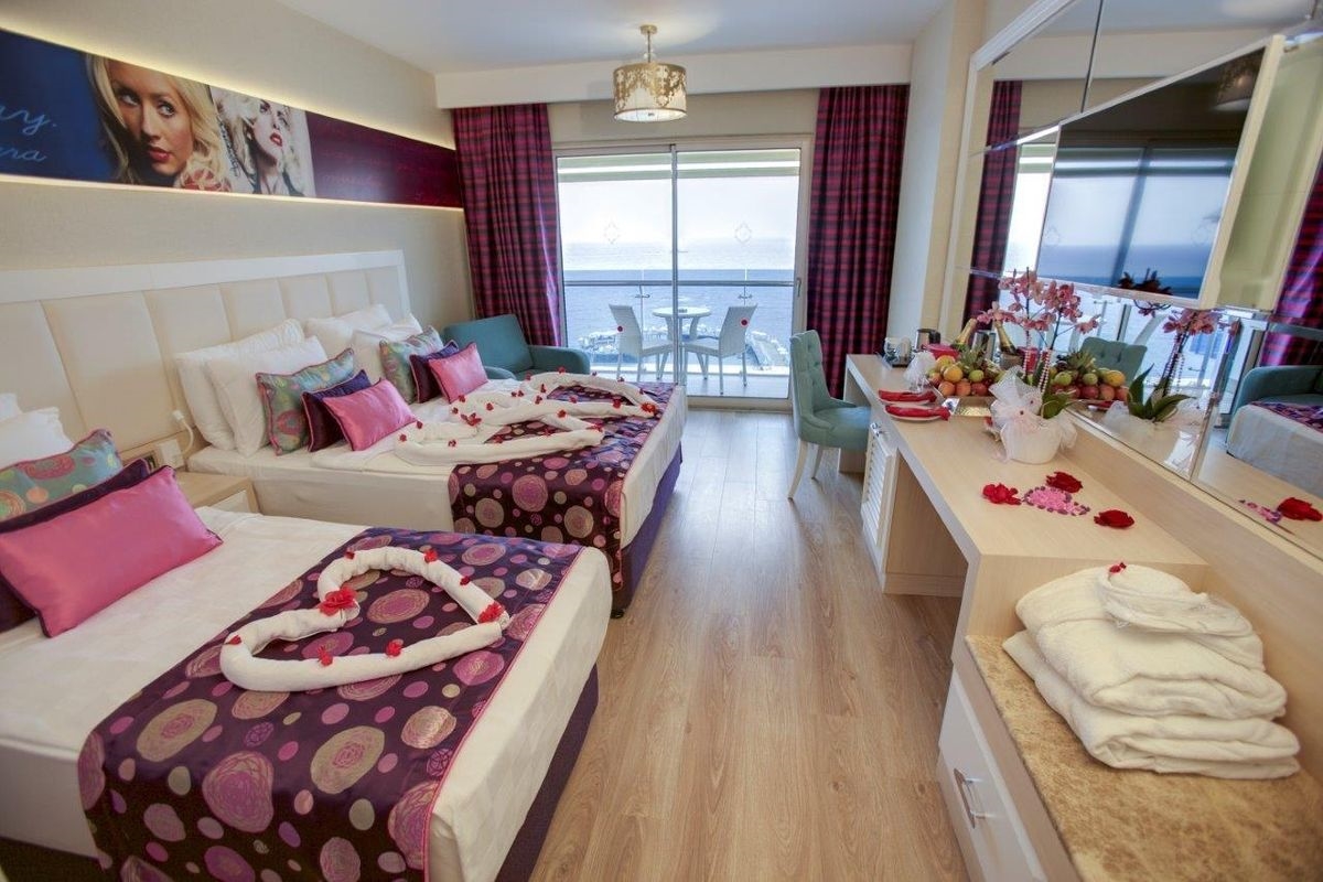 Azura Deluxe Resort & Spa Hotel 4