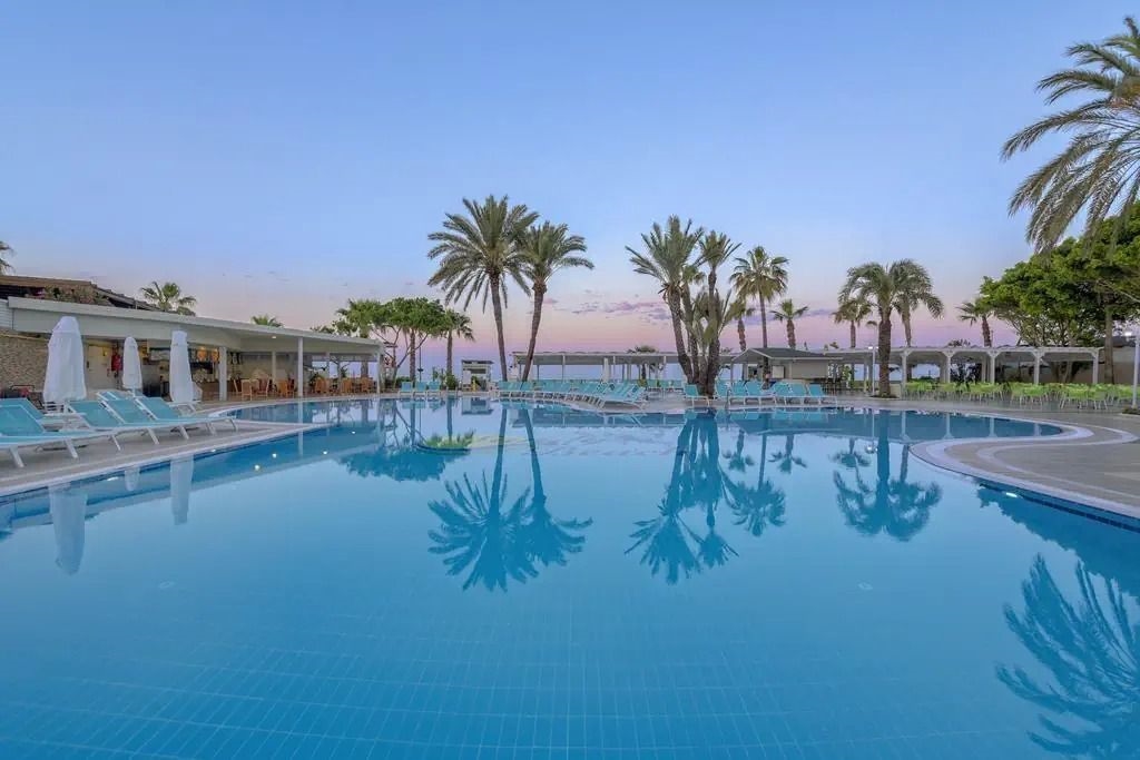 Sandy Beach Hotel 3