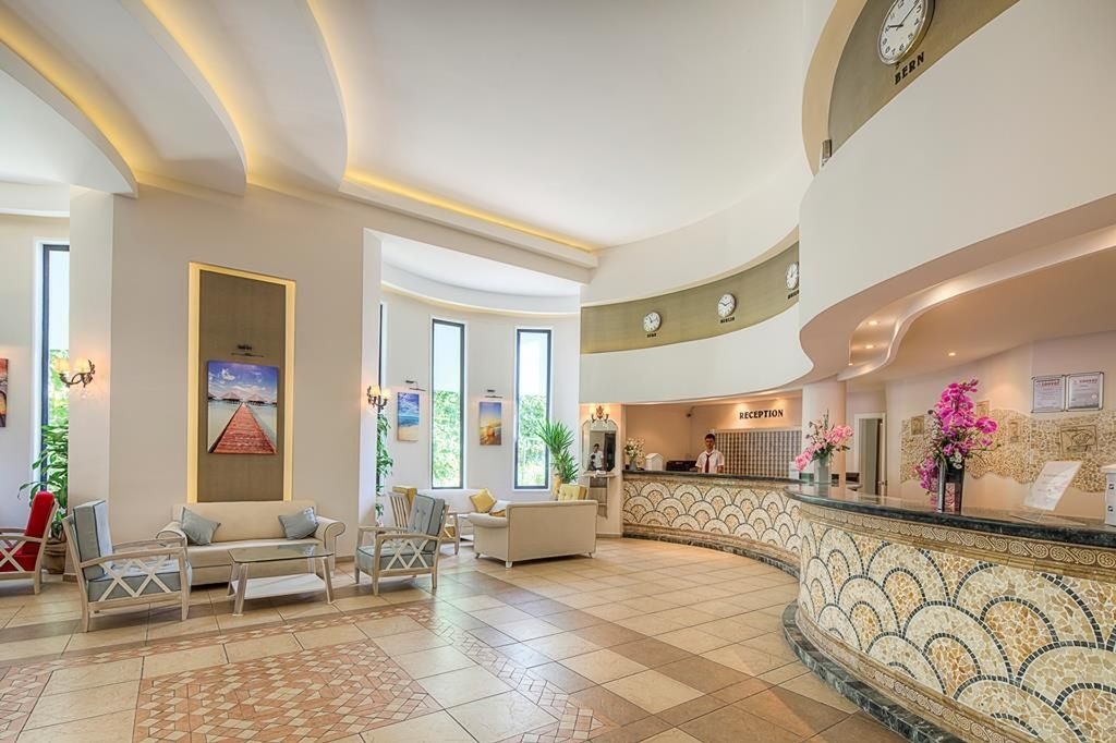 Sandy Beach Hotel 4