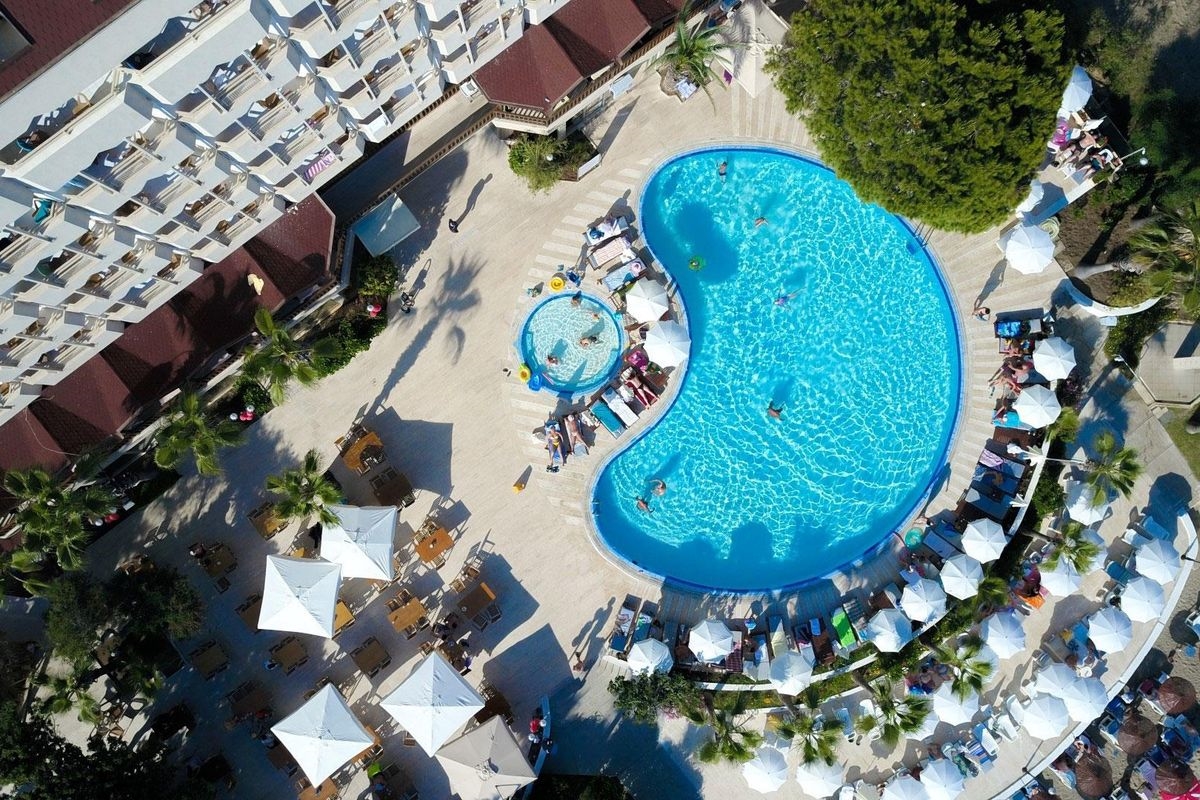 Anitas Beach Hotel 2