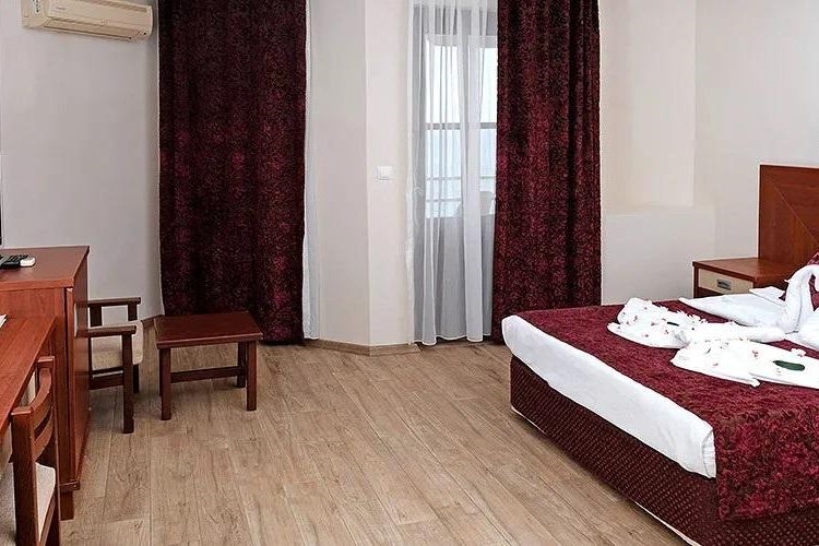 Anitas Beach Hotel 5